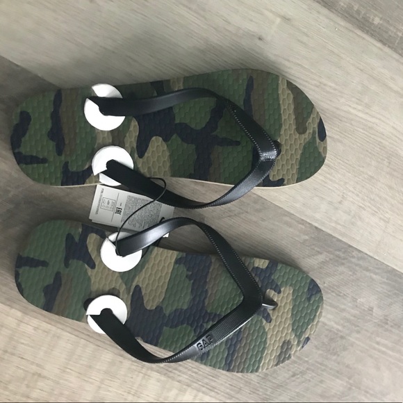 GAP Shoes - New Gap camo print green and black flip flops